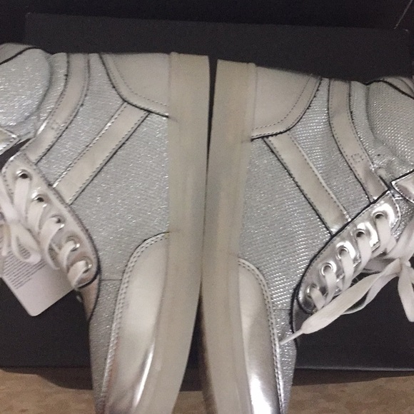 Women's sneakers size 8 1/2 no tear just used - Picture 7 of 8